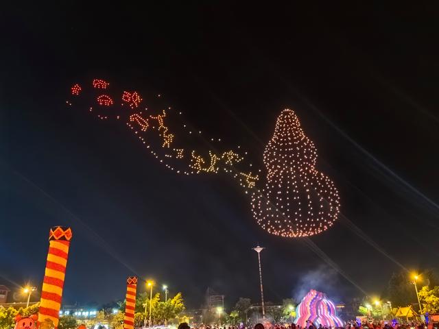 无人机表演(图4) 无人机表演(图4)