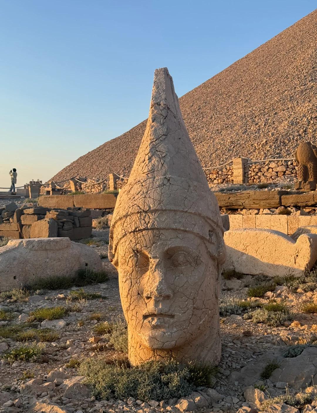 内姆鲁特山(图5)