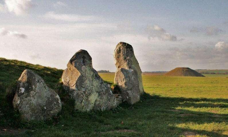 西尔布利山(图2)