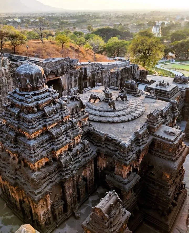 埃洛拉石窟(图2) 埃洛拉石窟(图2)