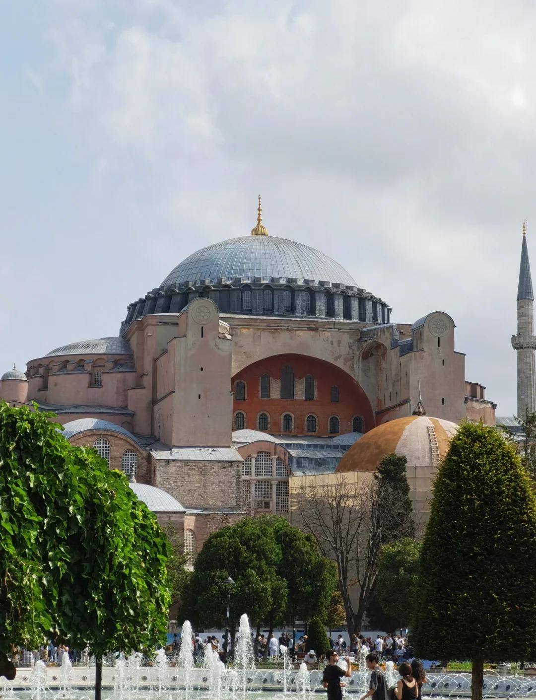 圣索菲亚大教堂(图1) 圣索菲亚大教堂(图1)