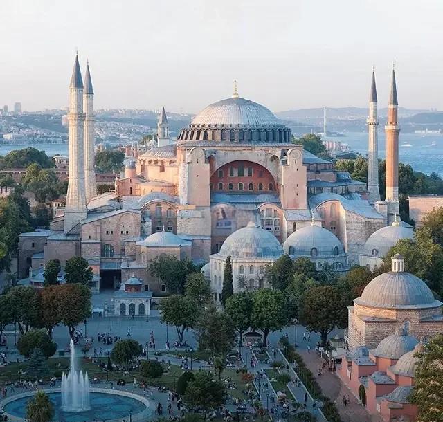 圣索菲亚大教堂(图3) 圣索菲亚大教堂(图3)