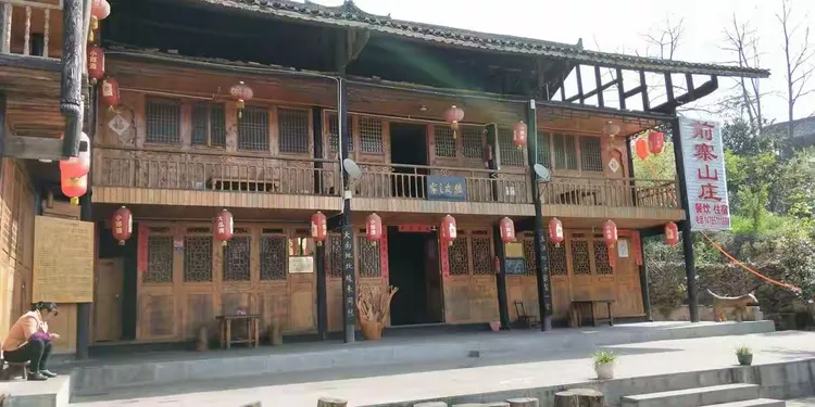 龙塘寨(图1)