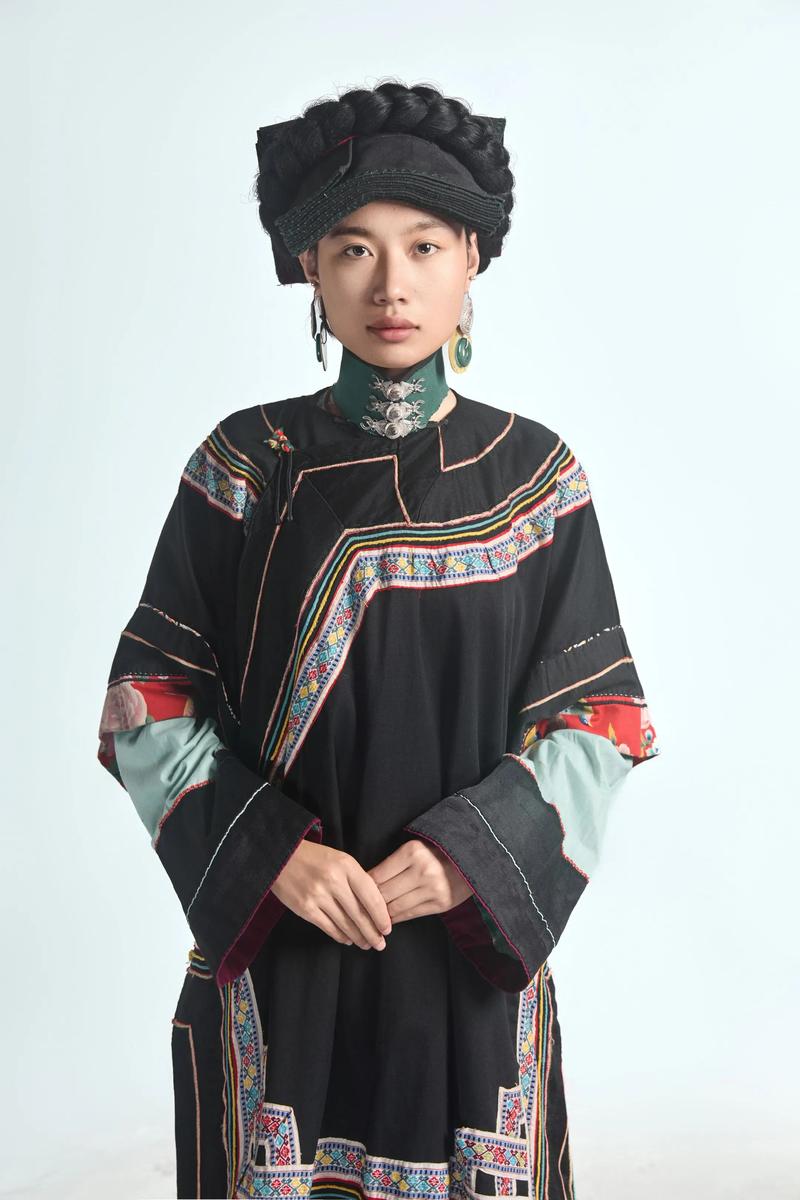 传统服饰(图3) 传统服饰(图3)