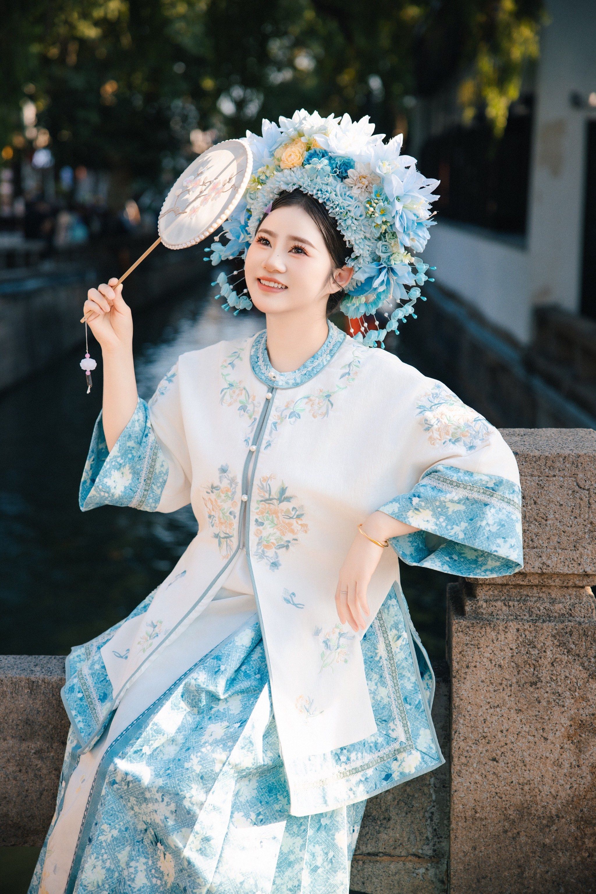 传统服饰(图6) 传统服饰(图6)